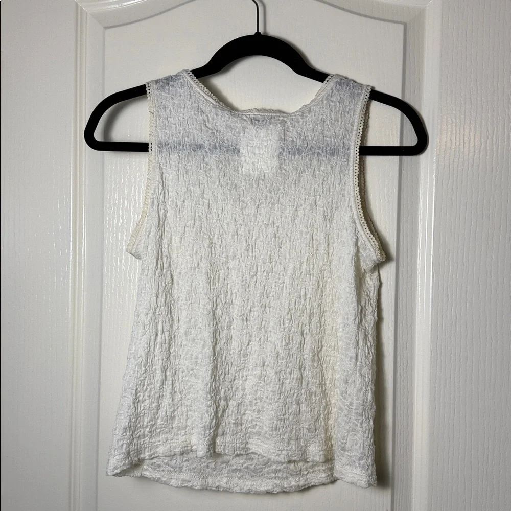 Chanel Boutique vintage off white crinkle-knit tank top w/ 3D floral appliqués